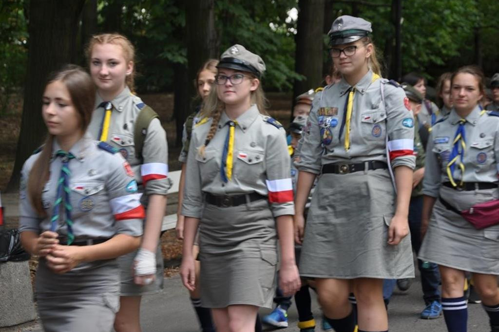 Harcerze z Gąbina uczcili pamięć Powstańców Warszawskich. W wyjątkowym miejscu. [zdjęcia]