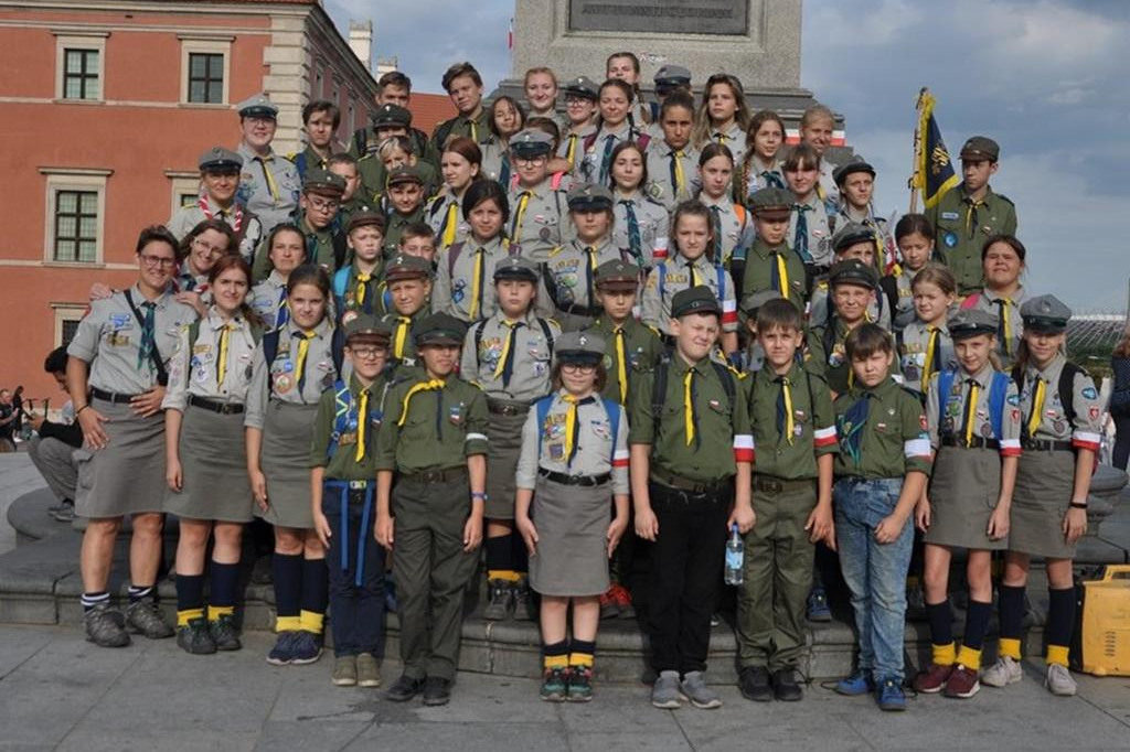 Harcerze z Gąbina uczcili pamięć Powstańców Warszawskich. W wyjątkowym miejscu. [zdjęcia]