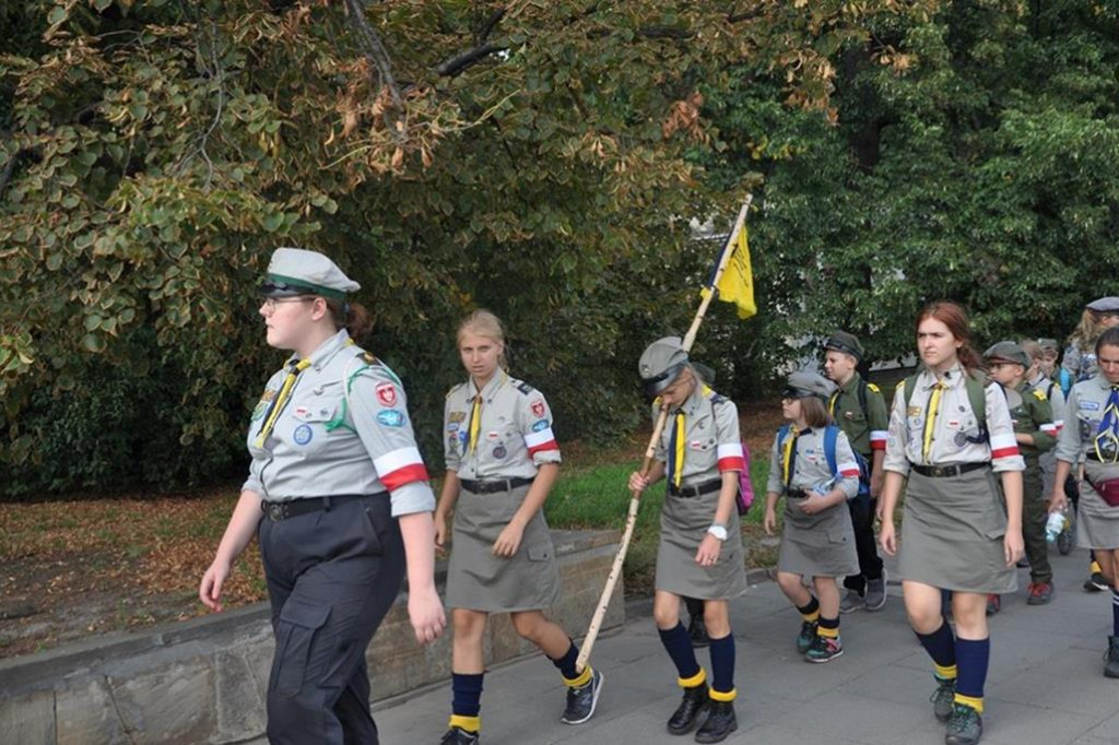 Harcerze z Gąbina uczcili pamięć Powstańców Warszawskich. W wyjątkowym miejscu. [zdjęcia]
