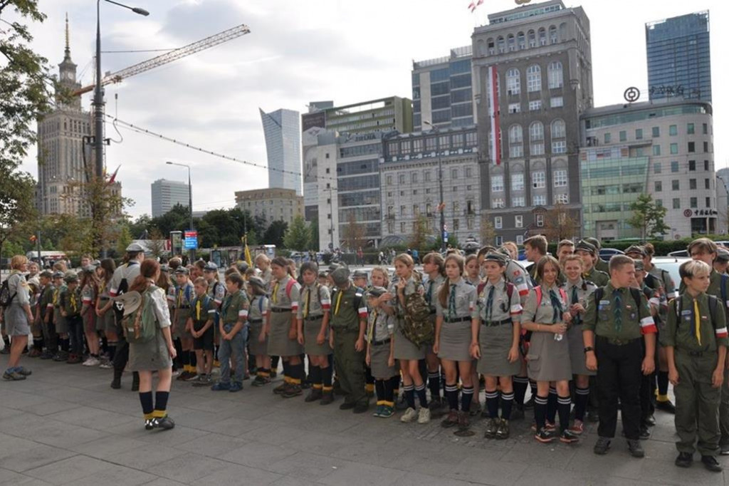 Harcerze z Gąbina uczcili pamięć Powstańców Warszawskich. W wyjątkowym miejscu. [zdjęcia]