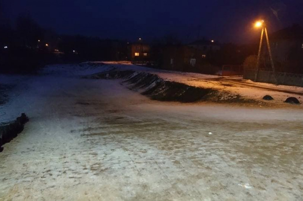 Wcześniej zarośnięty i zaśmiecony. Teraz nabiera nowego wyglądu i staje się miejscem do spotkań mieszkańców. [zdjęcia]