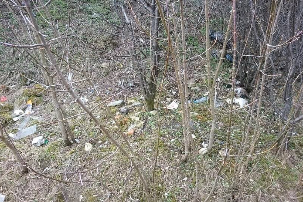 Wcześniej zarośnięty i zaśmiecony. Teraz nabiera nowego wyglądu i staje się miejscem do spotkań mieszkańców. [zdjęcia]