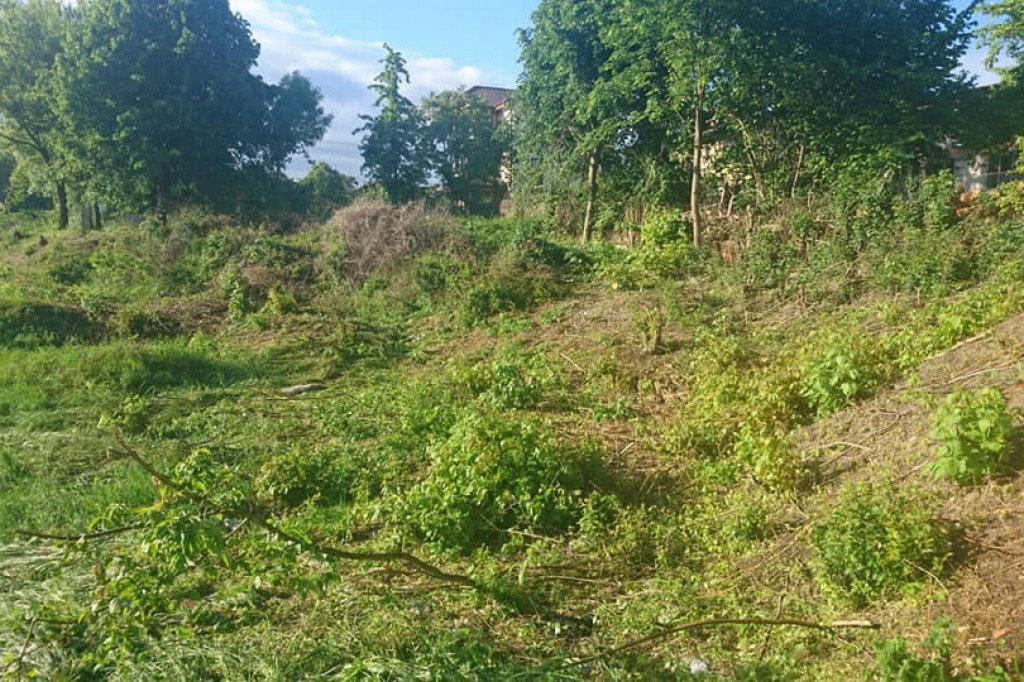 Wcześniej zarośnięty i zaśmiecony. Teraz nabiera nowego wyglądu i staje się miejscem do spotkań mieszkańców. [zdjęcia]