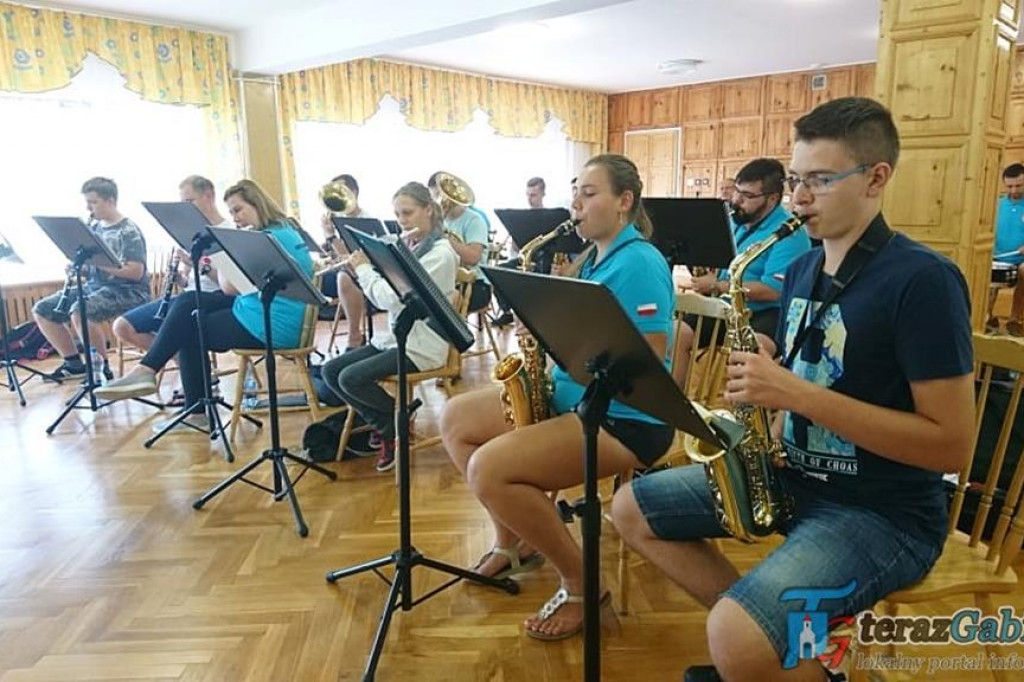 Orkiestra z Gąbina ćwiczyła i koncertowała nad morzem. [zdjęcia]