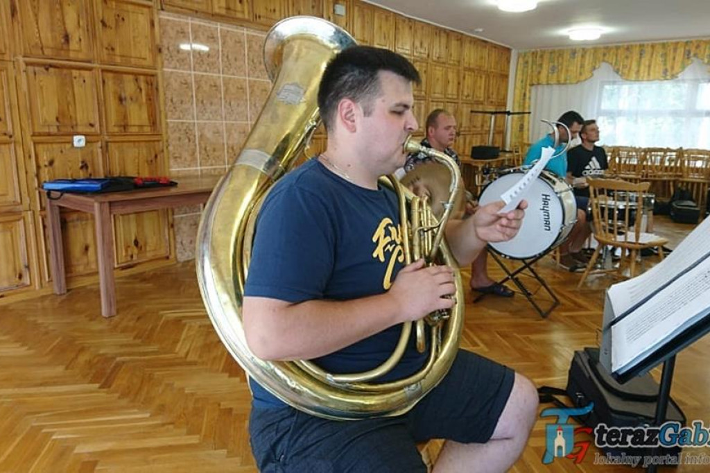 Orkiestra z Gąbina ćwiczyła i koncertowała nad morzem. [zdjęcia]