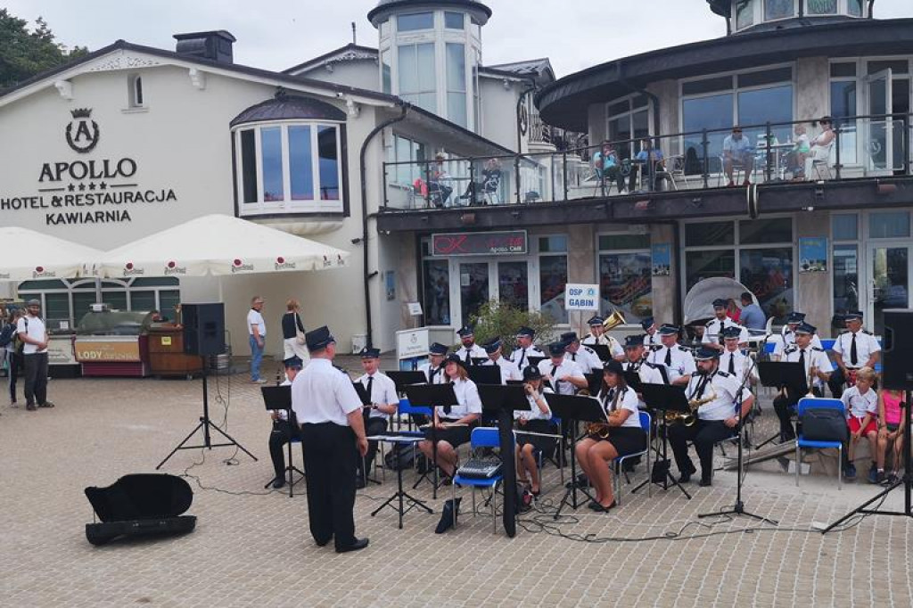 Orkiestra z Gąbina ćwiczyła i koncertowała nad morzem. [zdjęcia]