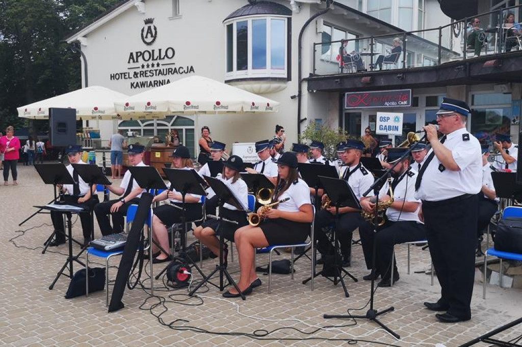 Orkiestra z Gąbina ćwiczyła i koncertowała nad morzem. [zdjęcia]