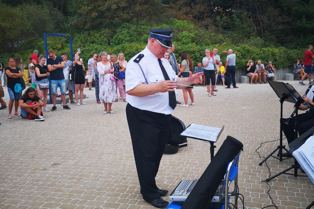 Orkiestra z Gąbina ćwiczyła i koncertowała nad morzem. [zdjęcia]