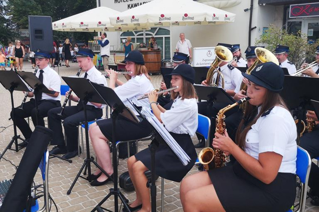 Orkiestra z Gąbina ćwiczyła i koncertowała nad morzem. [zdjęcia]