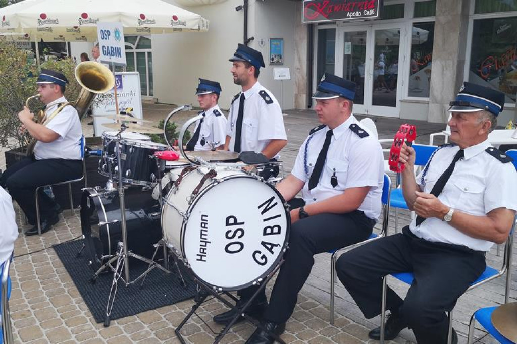 Orkiestra z Gąbina ćwiczyła i koncertowała nad morzem. [zdjęcia]