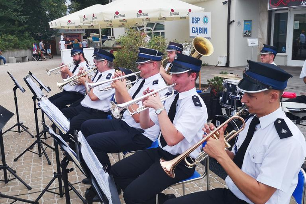Orkiestra z Gąbina ćwiczyła i koncertowała nad morzem. [zdjęcia]