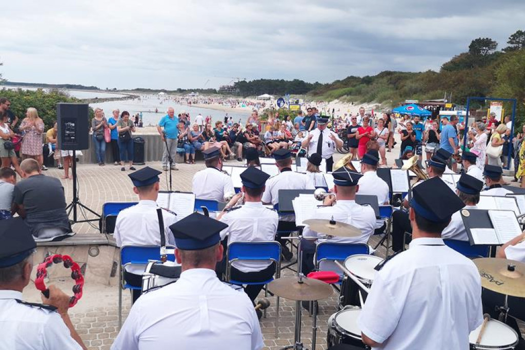Orkiestra z Gąbina ćwiczyła i koncertowała nad morzem. [zdjęcia]