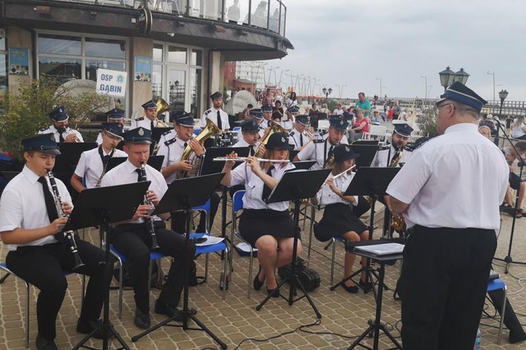 Orkiestra z Gąbina ćwiczyła i koncertowała nad morzem. [zdjęcia]