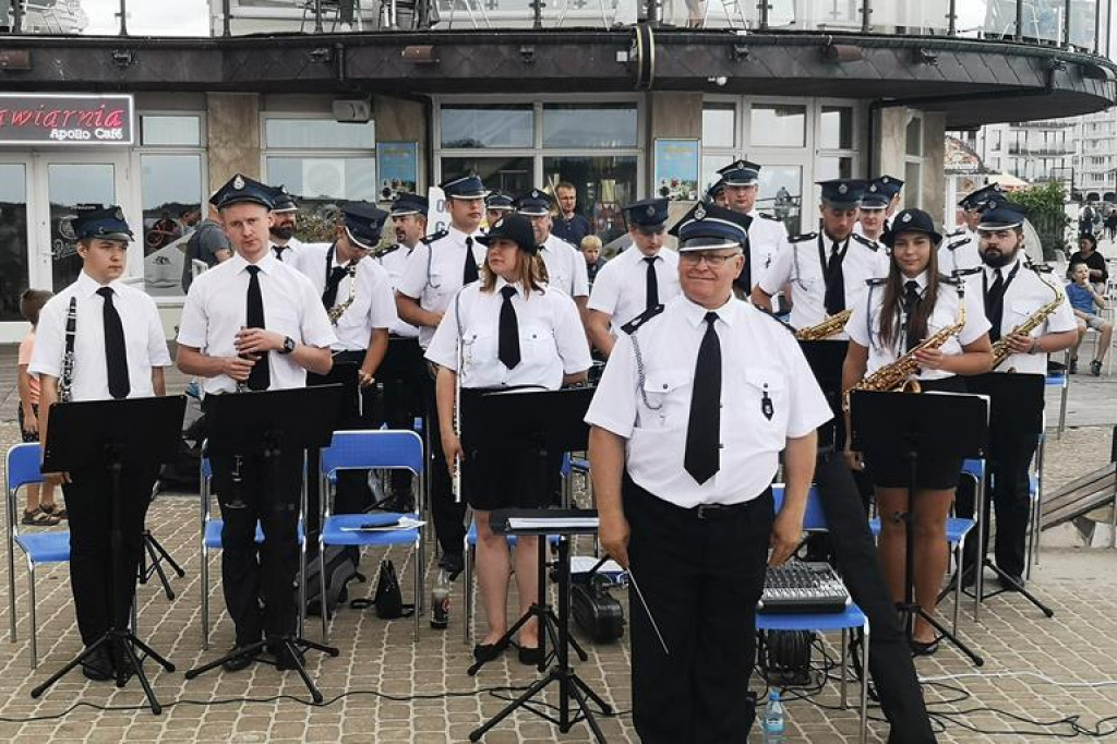 Orkiestra z Gąbina ćwiczyła i koncertowała nad morzem. [zdjęcia]