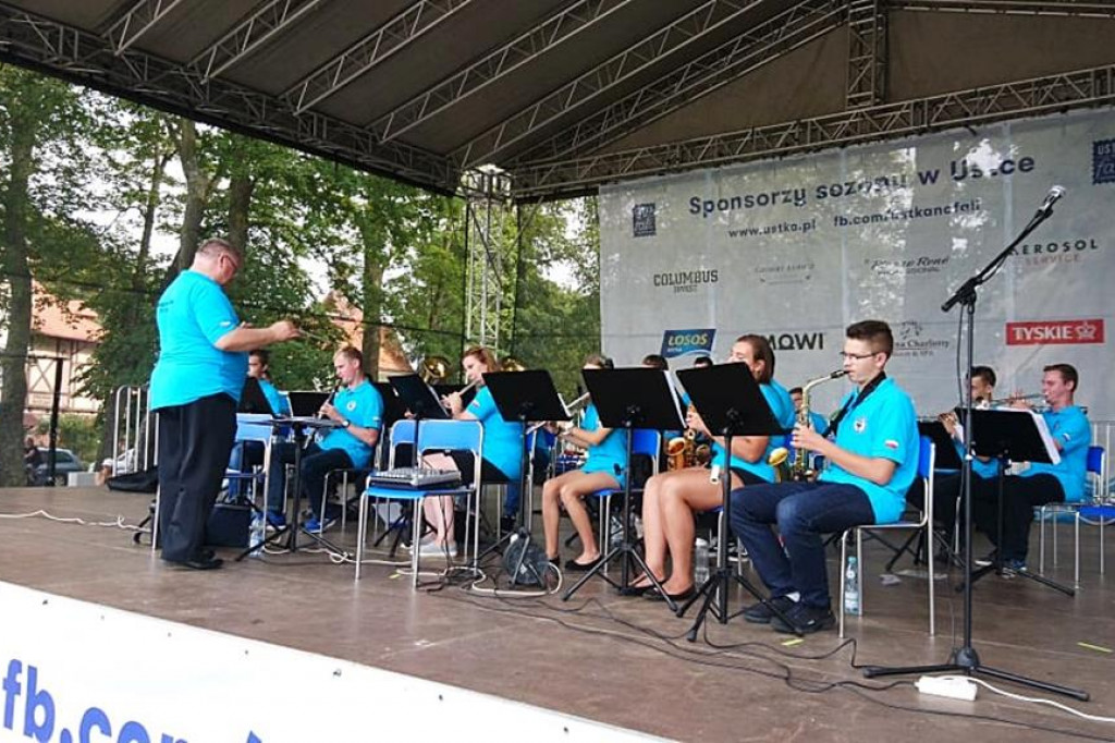 Orkiestra z Gąbina ćwiczyła i koncertowała nad morzem. [zdjęcia]