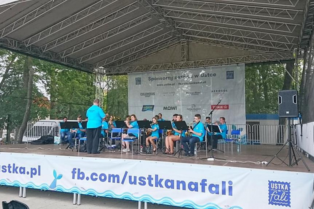 Orkiestra z Gąbina ćwiczyła i koncertowała nad morzem. [zdjęcia]