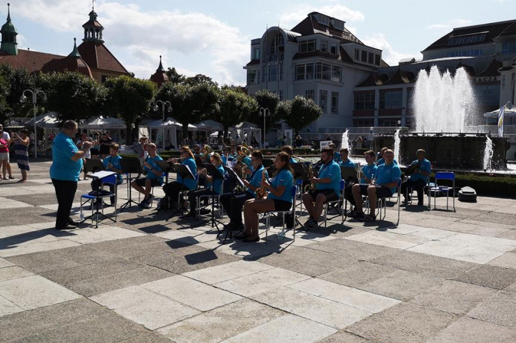 Orkiestra z Gąbina ćwiczyła i koncertowała nad morzem. [zdjęcia]
