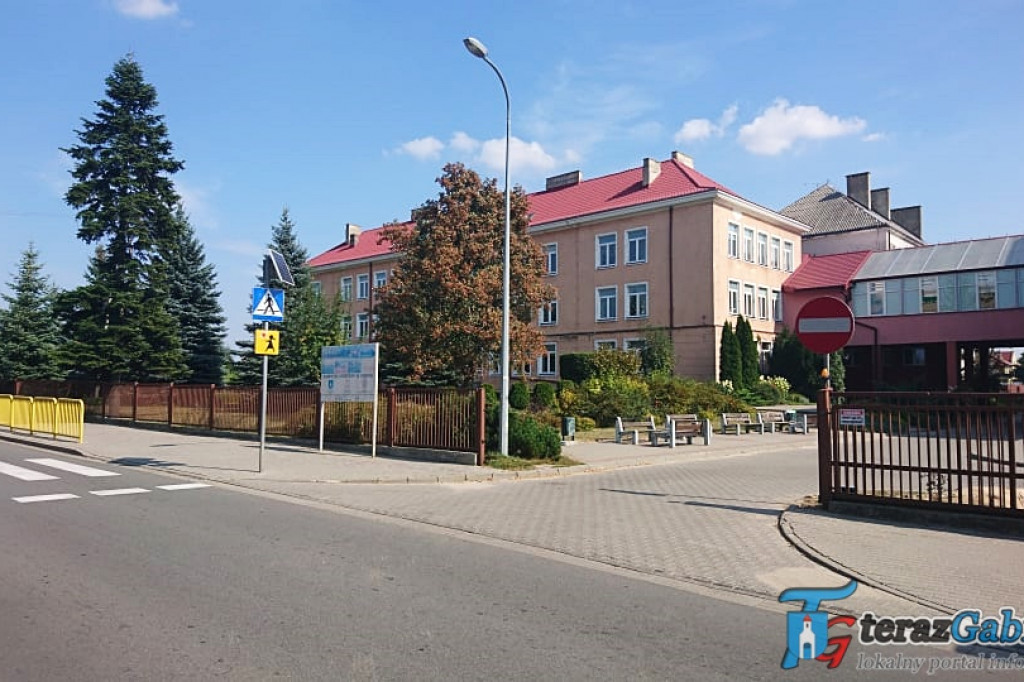 Zmiana organizacji ruchu na terenie kompleksu szkolnego w Gąbinie.
