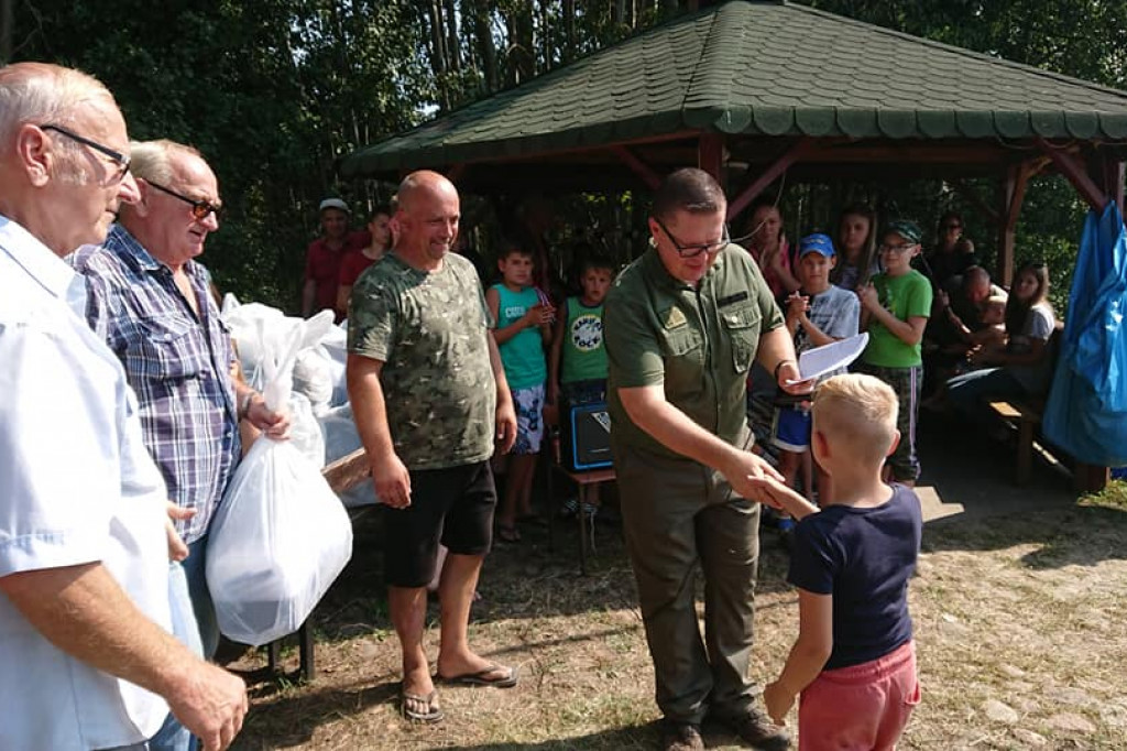 Wędkarze pożegnali wakacje podczas zawodów dla dzieci. [zdjęcia]