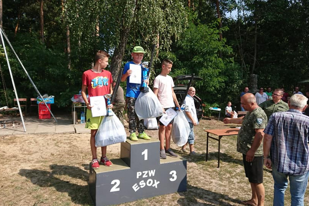 Wędkarze pożegnali wakacje podczas zawodów dla dzieci. [zdjęcia]