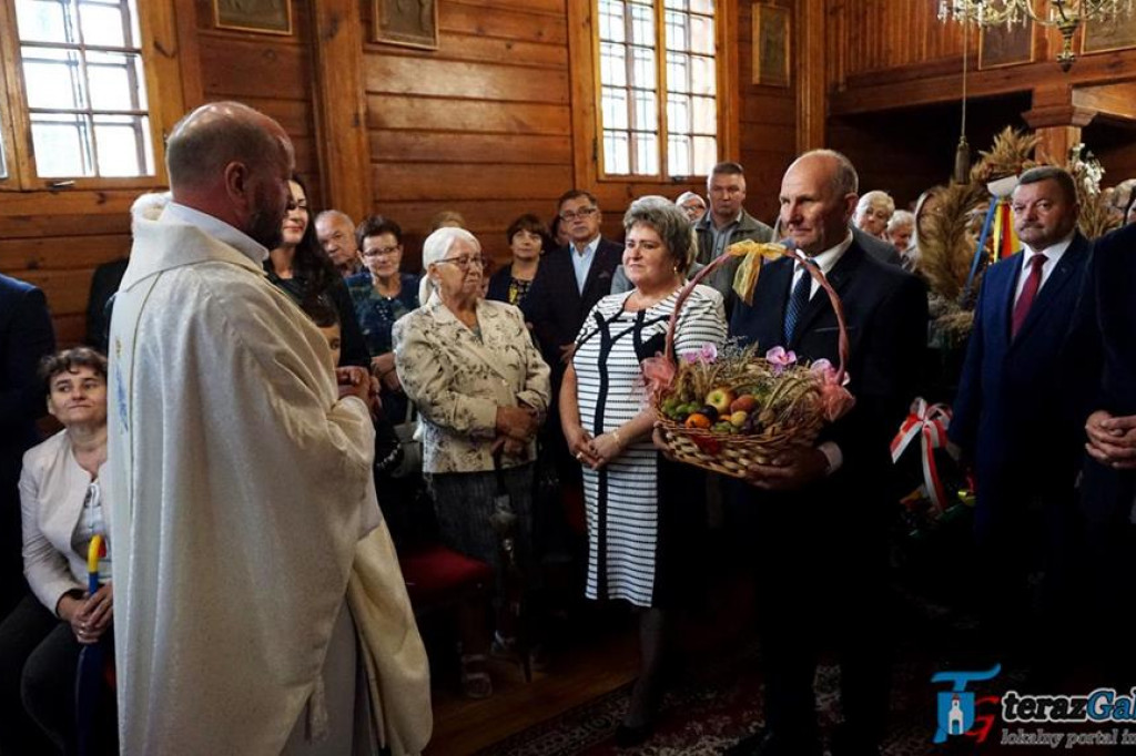 Dożynki w Troszynie odbyły się po raz drugi. Parafia dziękowała za zebrane plony. [zdjęcia]