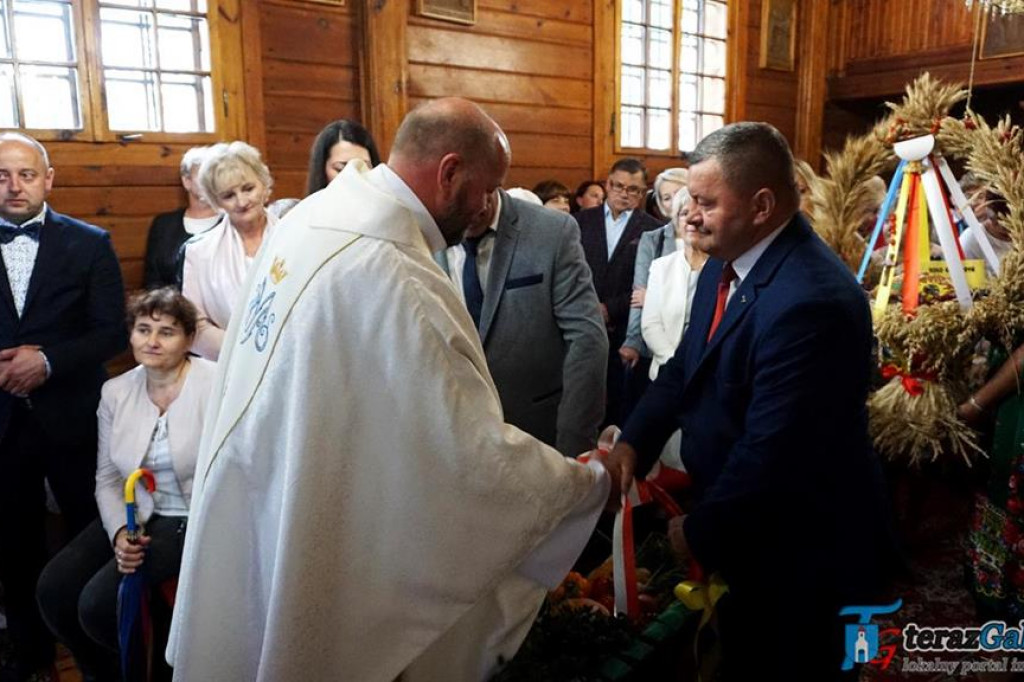 Dożynki w Troszynie odbyły się po raz drugi. Parafia dziękowała za zebrane plony. [zdjęcia]