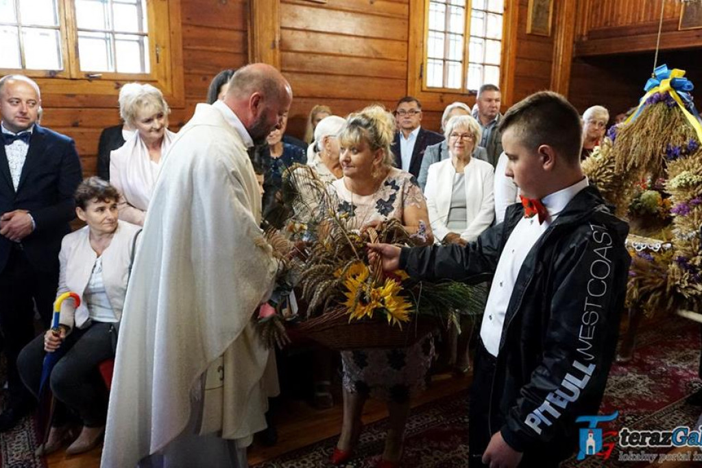 Dożynki w Troszynie odbyły się po raz drugi. Parafia dziękowała za zebrane plony. [zdjęcia]