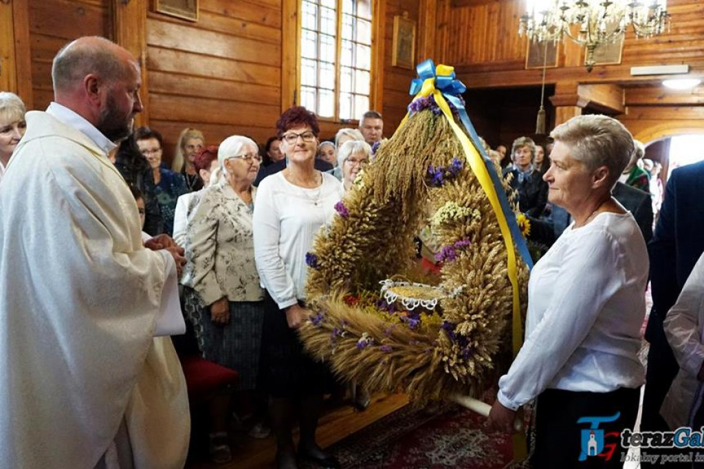 Dożynki w Troszynie odbyły się po raz drugi. Parafia dziękowała za zebrane plony. [zdjęcia]