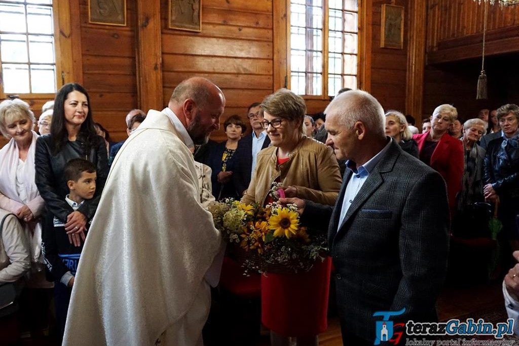 Dożynki w Troszynie odbyły się po raz drugi. Parafia dziękowała za zebrane plony. [zdjęcia]