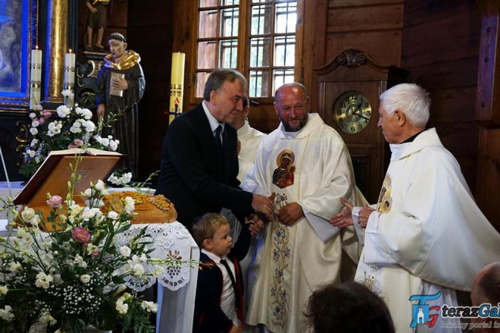 Dożynki w Troszynie odbyły się po raz drugi. Parafia dziękowała za zebrane plony. [zdjęcia]