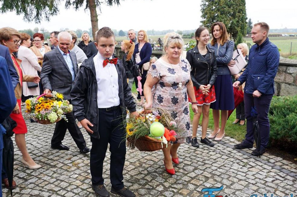 Dożynki w Troszynie odbyły się po raz drugi. Parafia dziękowała za zebrane plony. [zdjęcia]
