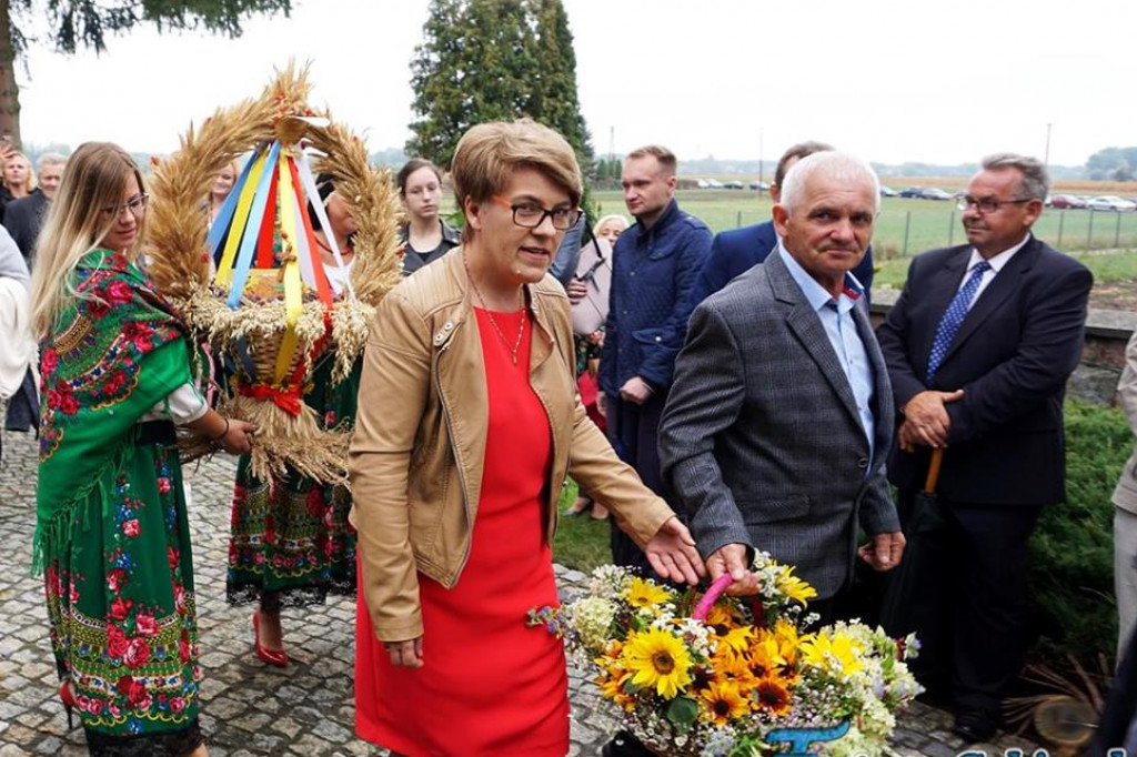 Dożynki w Troszynie odbyły się po raz drugi. Parafia dziękowała za zebrane plony. [zdjęcia]