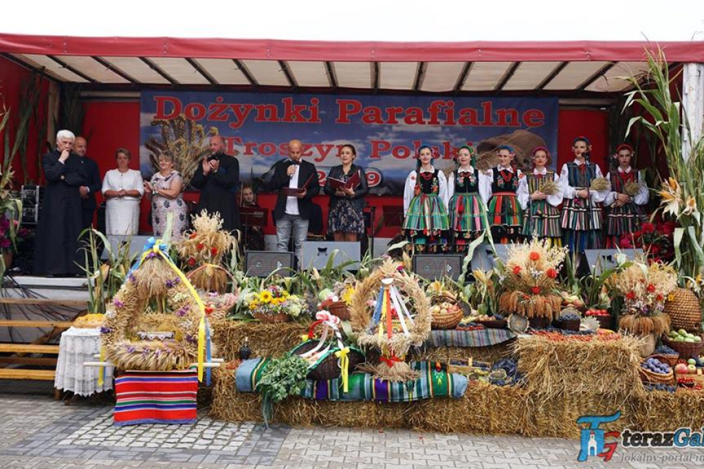Dożynki w Troszynie odbyły się po raz drugi. Parafia dziękowała za zebrane plony. [zdjęcia]