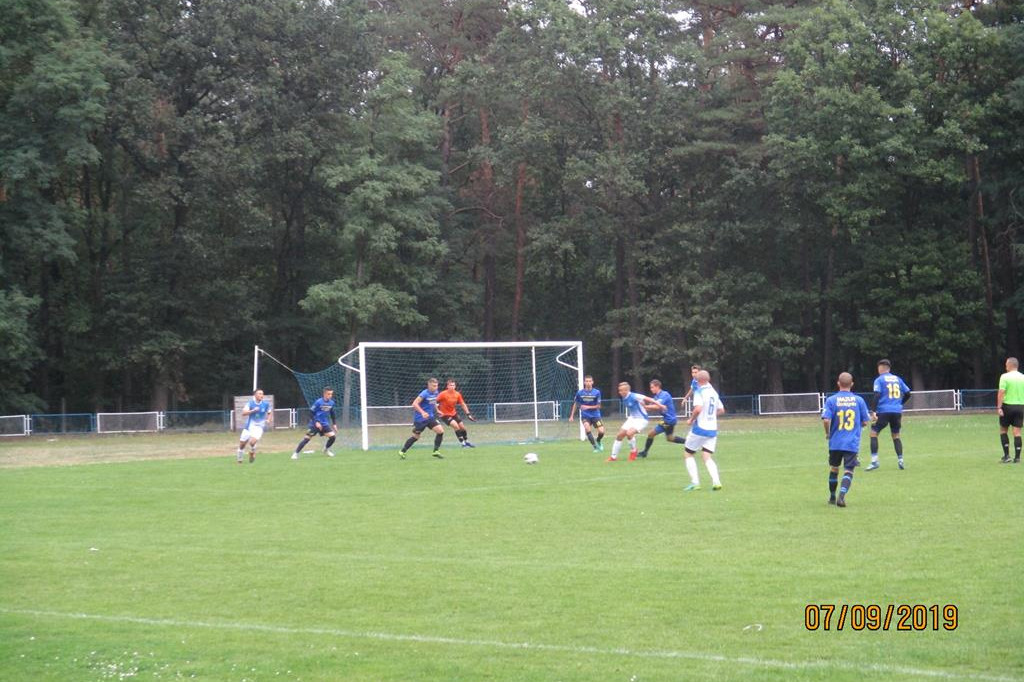 Derby w Gąbinie. Błękitni wygrali z Mazurem Gostynin. [zdjęcia]