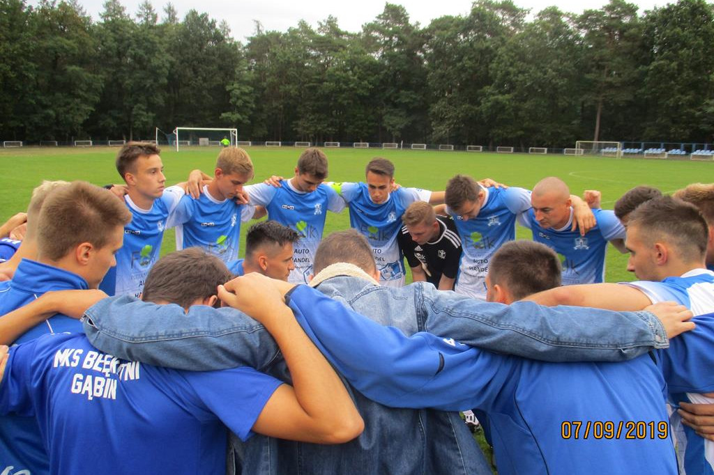 Derby w Gąbinie. Błękitni wygrali z Mazurem Gostynin. [zdjęcia]
