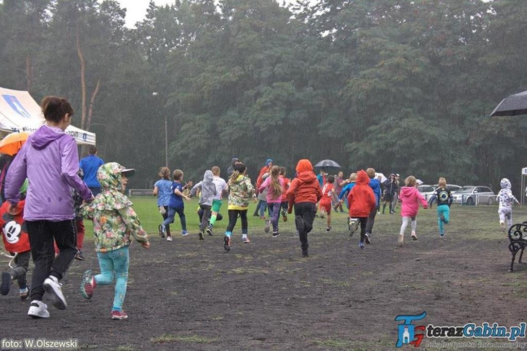 Biegacze z całej Polski wystartowali w Gąbinie. Gąbińska Dziesiątka już za nami. [zdjęcia]