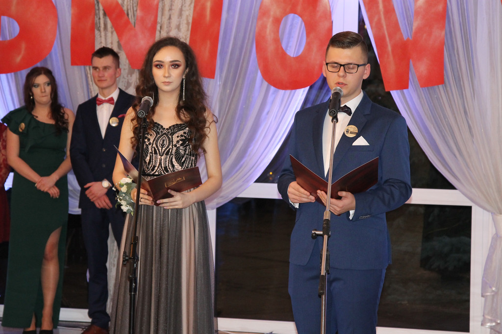 Uczniowie Zespołu Szkół w Gąbinie bawili się na studniówce.