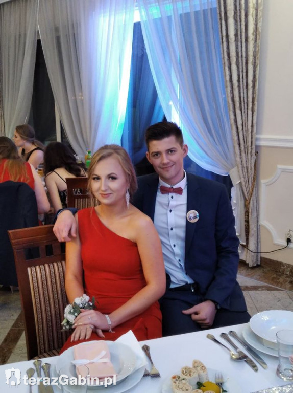 Uczniowie Zespołu Szkół w Gąbinie bawili się na studniówce.