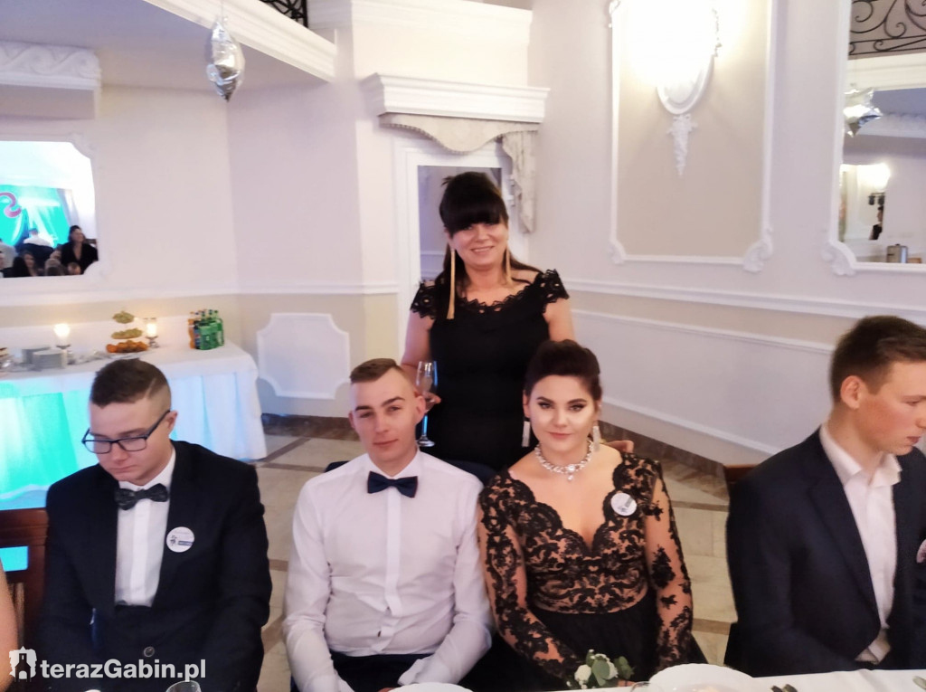 Uczniowie Zespołu Szkół w Gąbinie bawili się na studniówce.