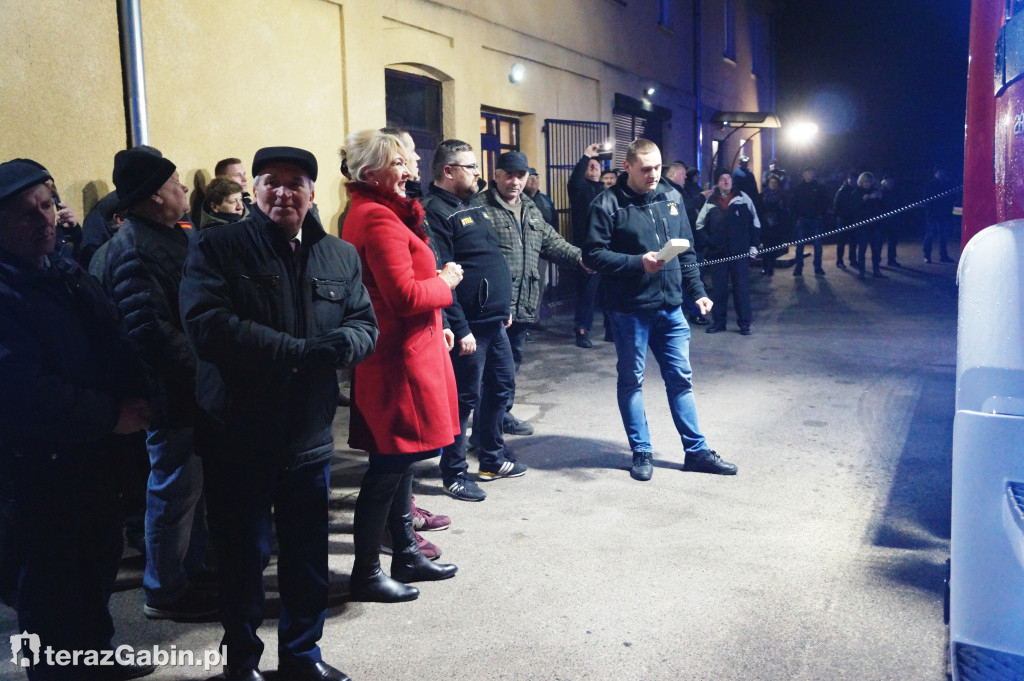Strażacy ze Szczawina powitali nowy wóz.