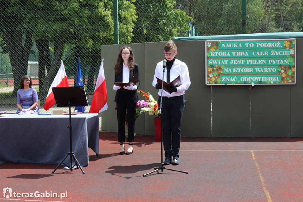 Pożegnanie maturzystów w Zespole Szkół.