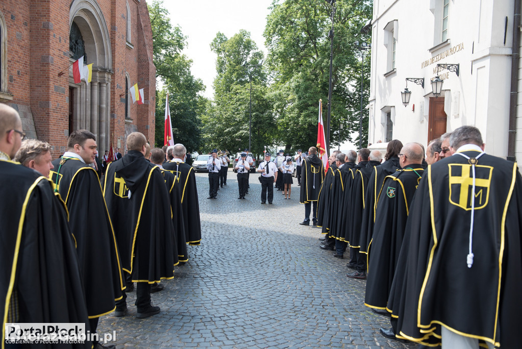 Kardynał Dziwisz odsłonił mozaikę papieską w Płocku.