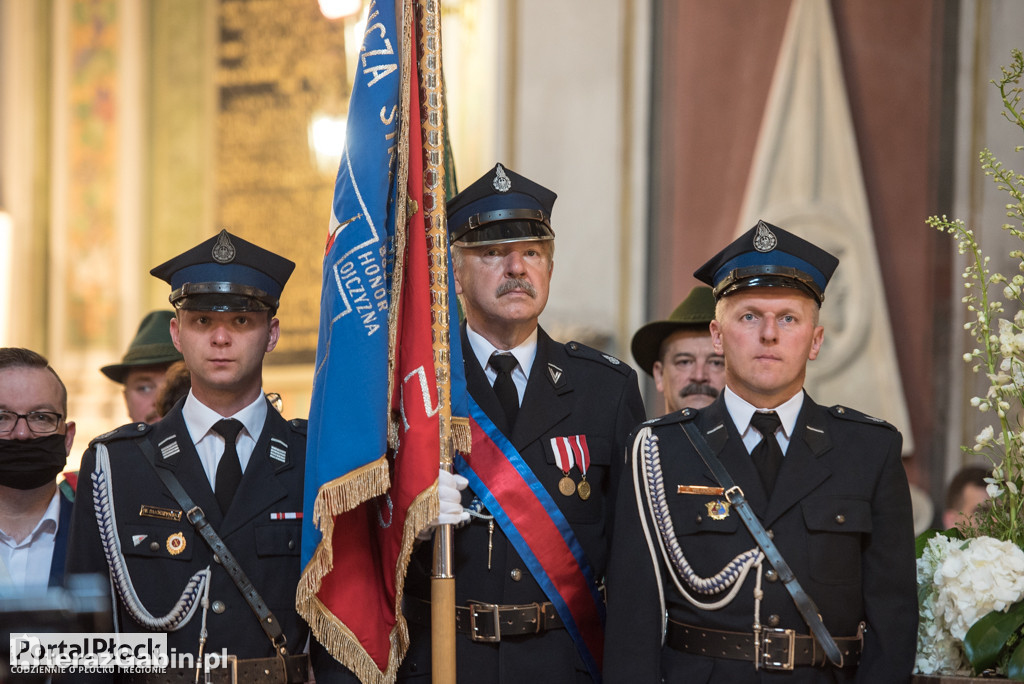 Kardynał Dziwisz odsłonił mozaikę papieską w Płocku.