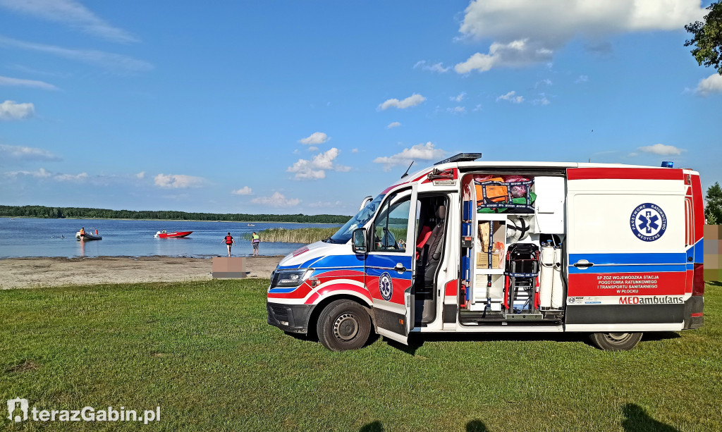 Służby ratunkowe na Jeziorze Zdworskim.