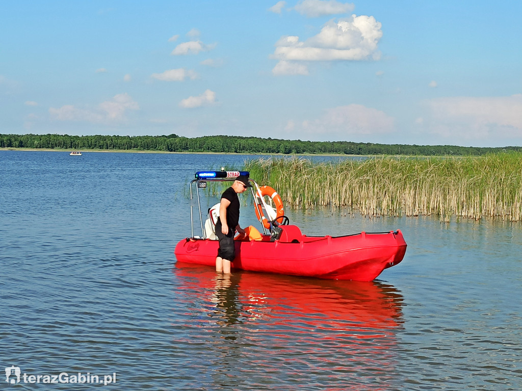 Służby ratunkowe na Jeziorze Zdworskim.