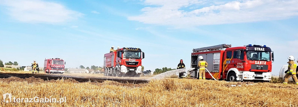 Pożar ścierniska w Starym Kamieniu.