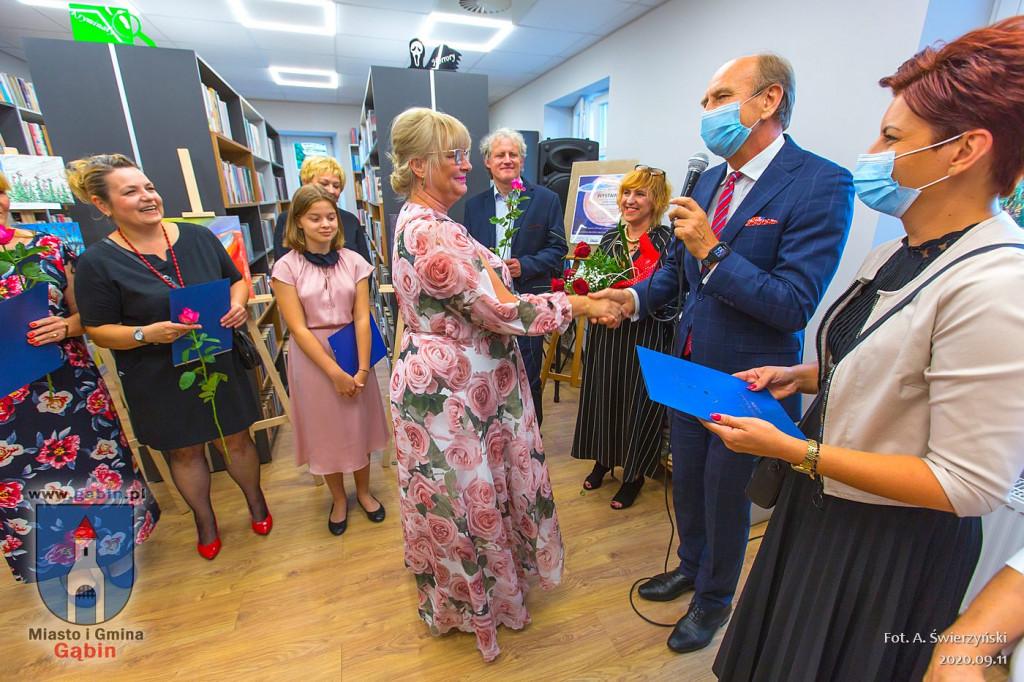 Wernisaż wystawy twórczości lokalnych artystów.
