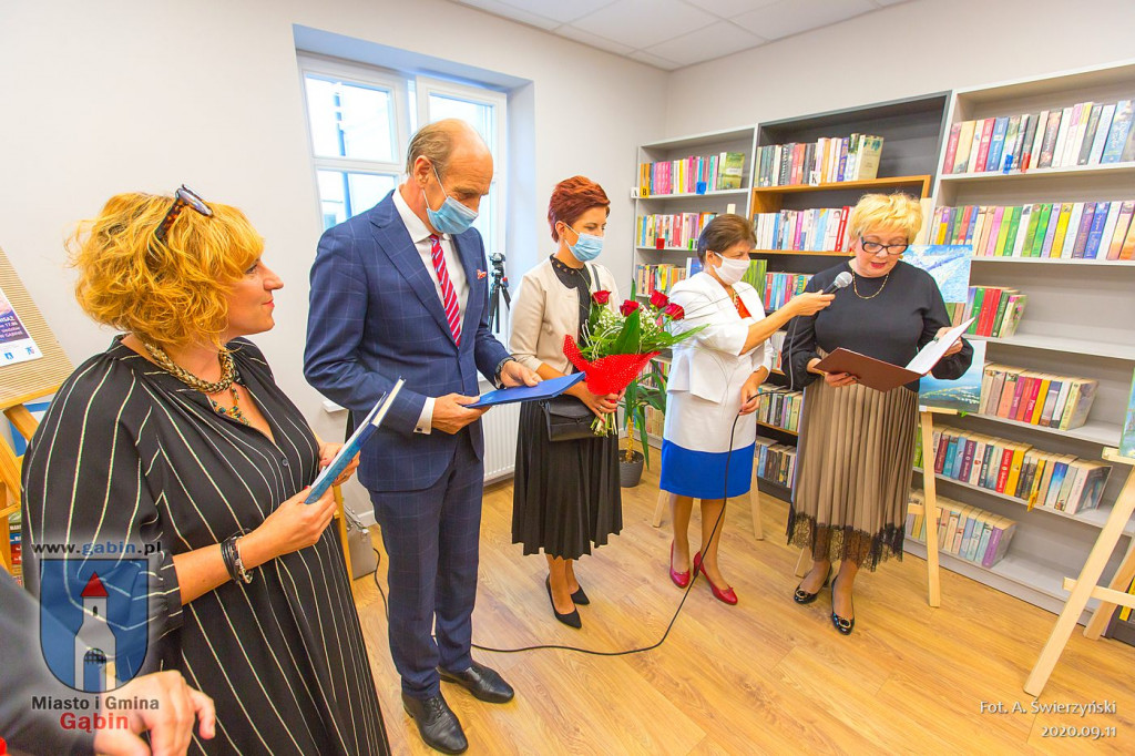 Wernisaż wystawy twórczości lokalnych artystów.