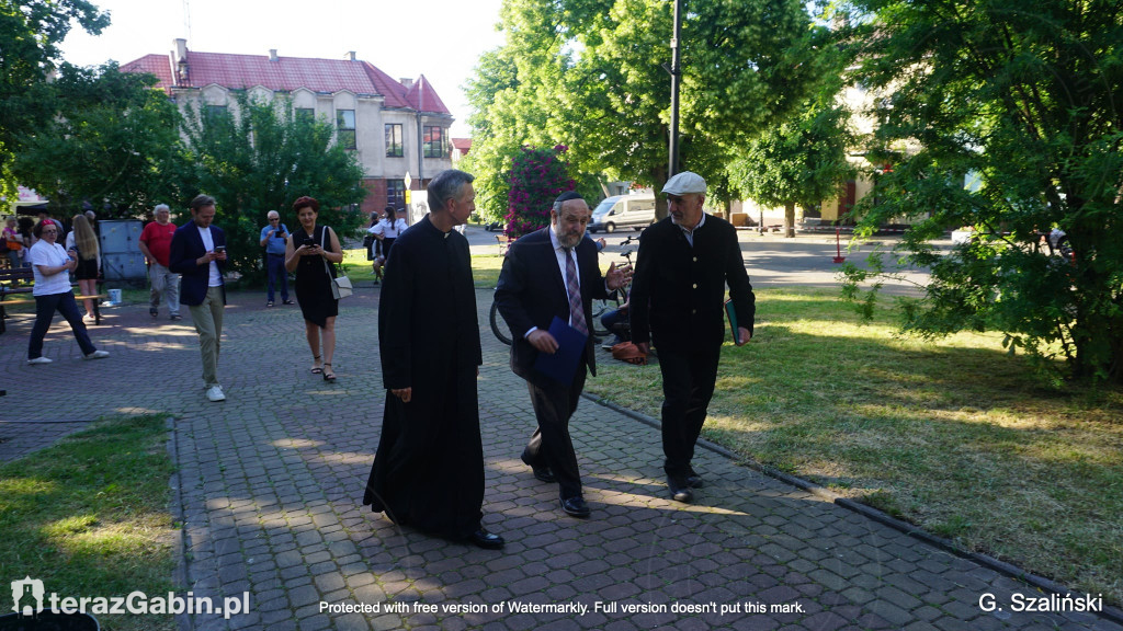 W Gąbinie odsłonięto tablicę upamiętniającą społeczność żydowską.