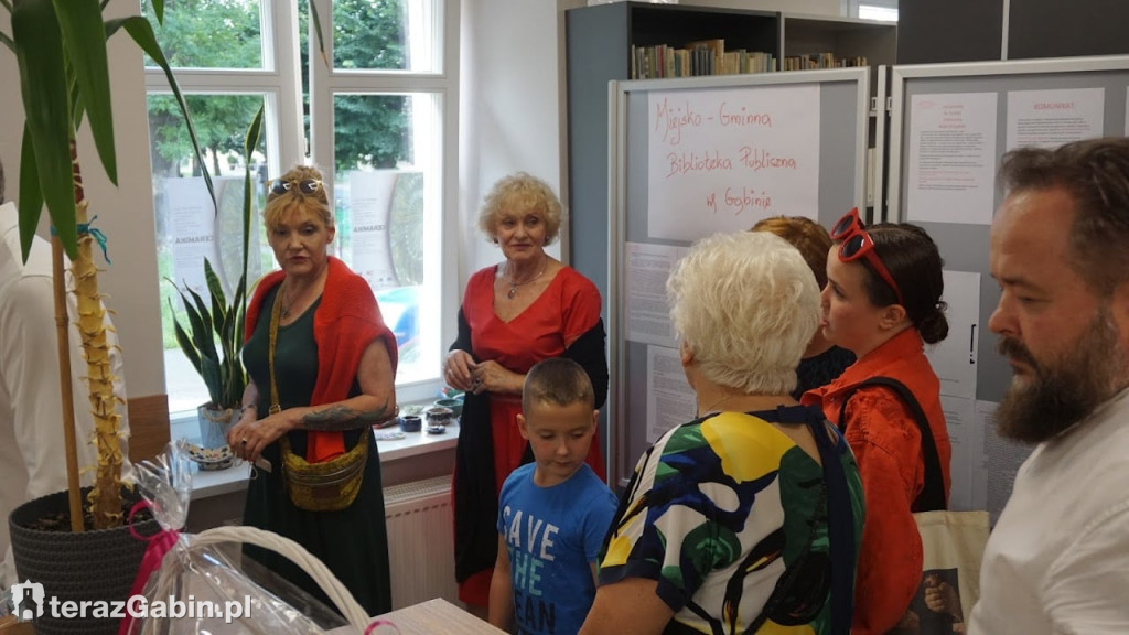 Piękne dzieła z ceramiki zaprezentowano podczas wernisażu.